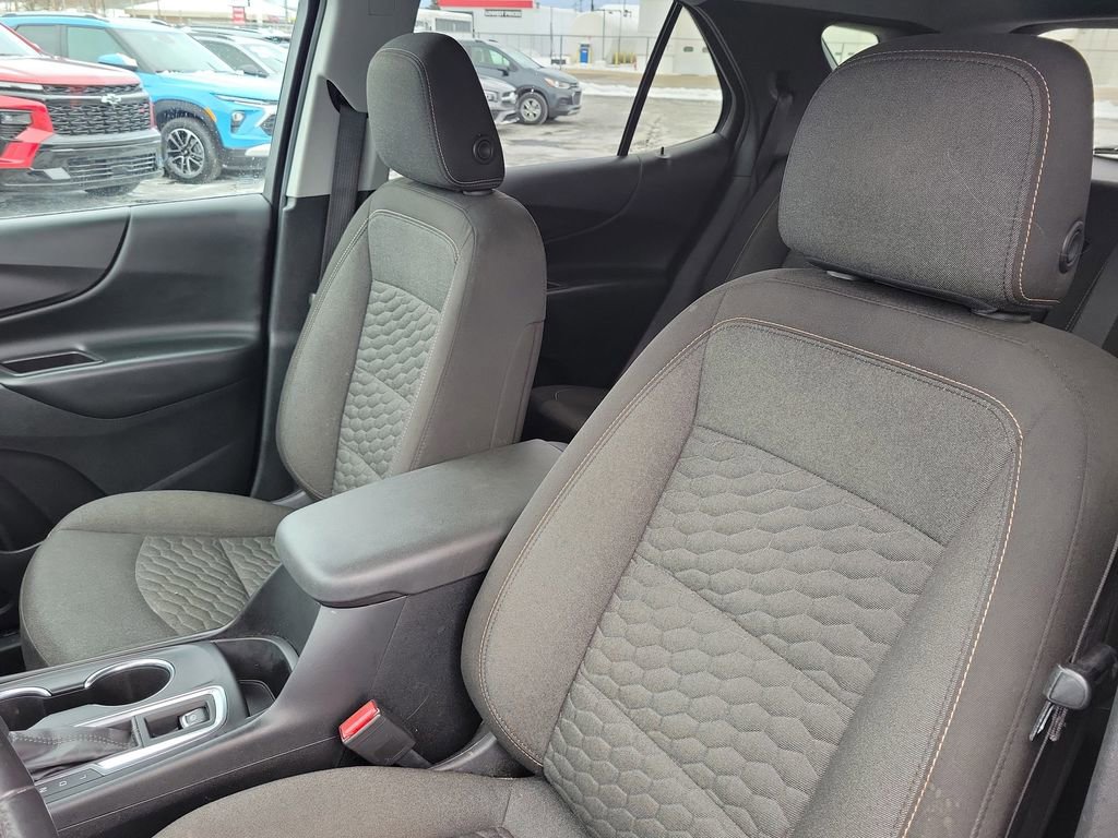 Used 2020 Chevrolet Equinox LT w/ Driver Convenience Package image 5