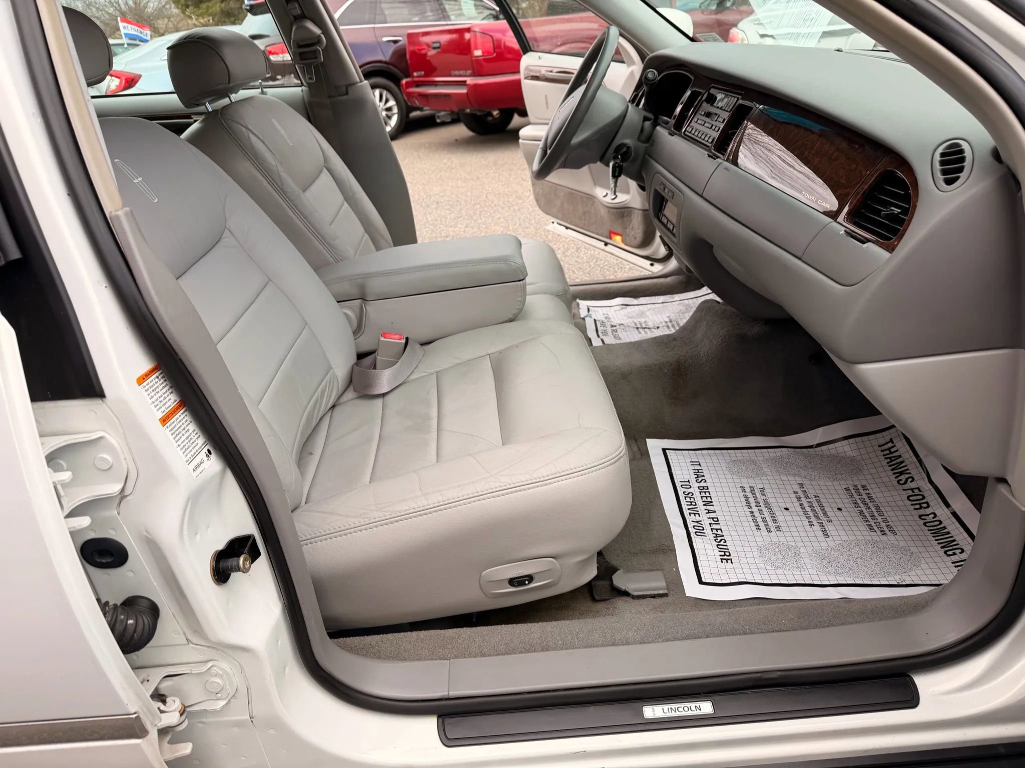Used 2001 Lincoln Town Car Executive image 11