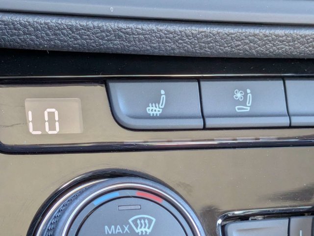 Certified 2025 Volkswagen Jetta SEL FWD image 24
