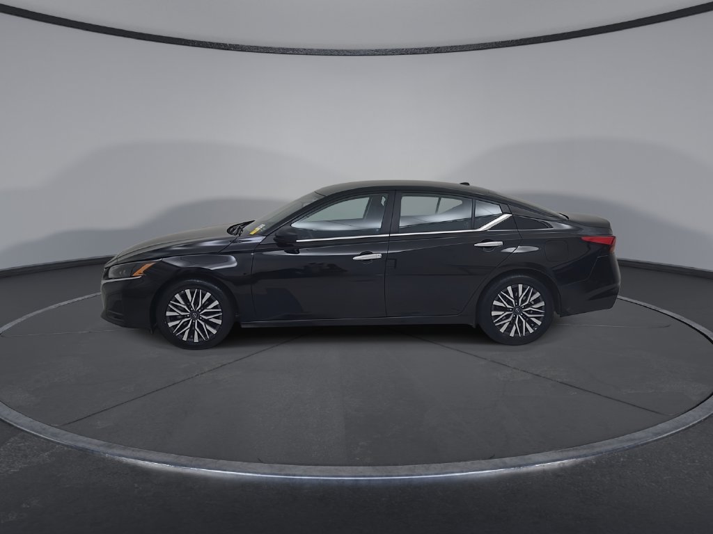 Used 2025 Nissan Altima 2.5 SV FWD image 11