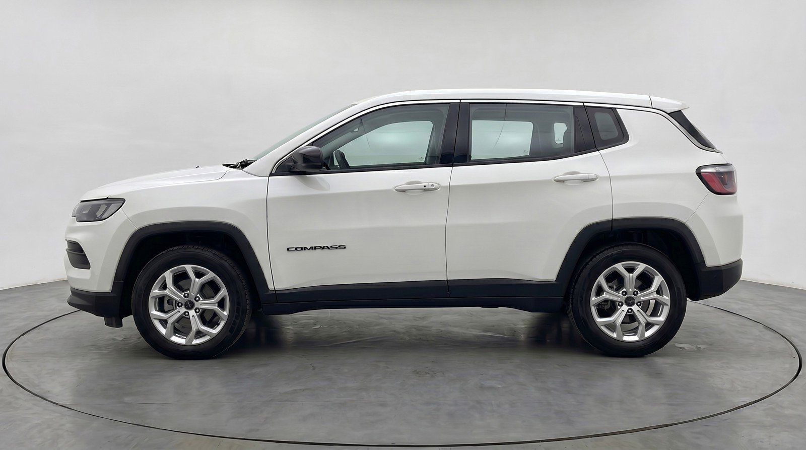 Used 2025 Jeep Compass Latitude AWD/4WD image 5