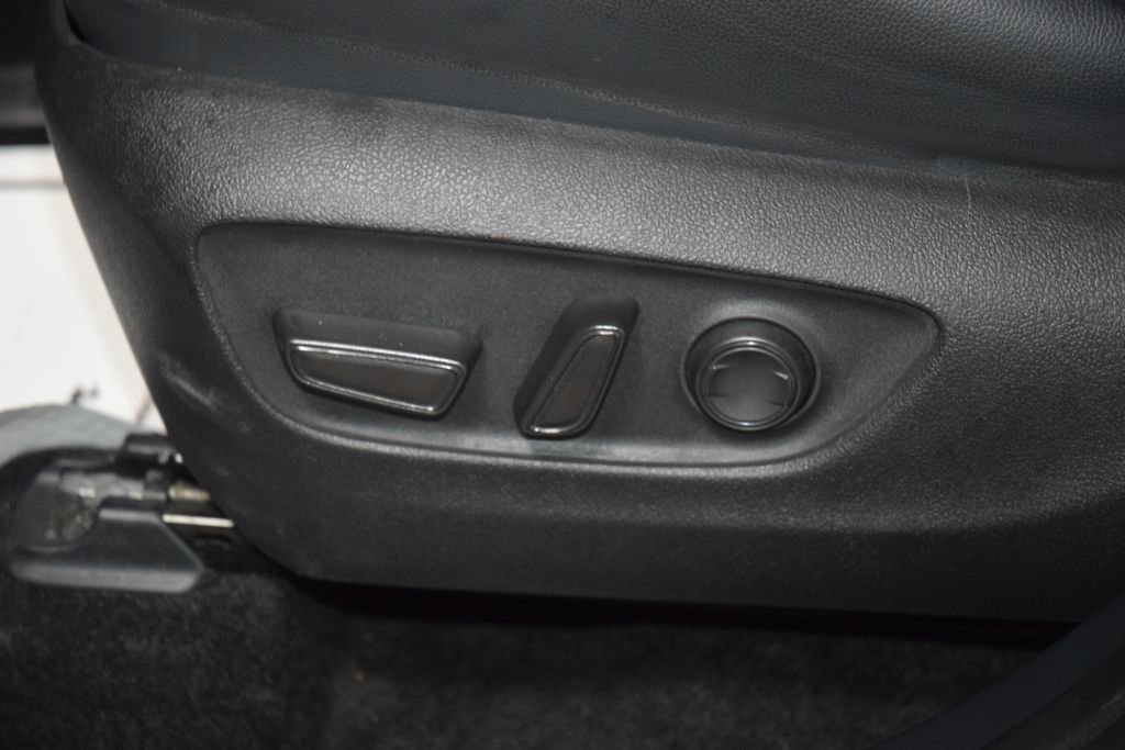 Used 2024 Toyota Highlander XLE AWD/4WD image 40