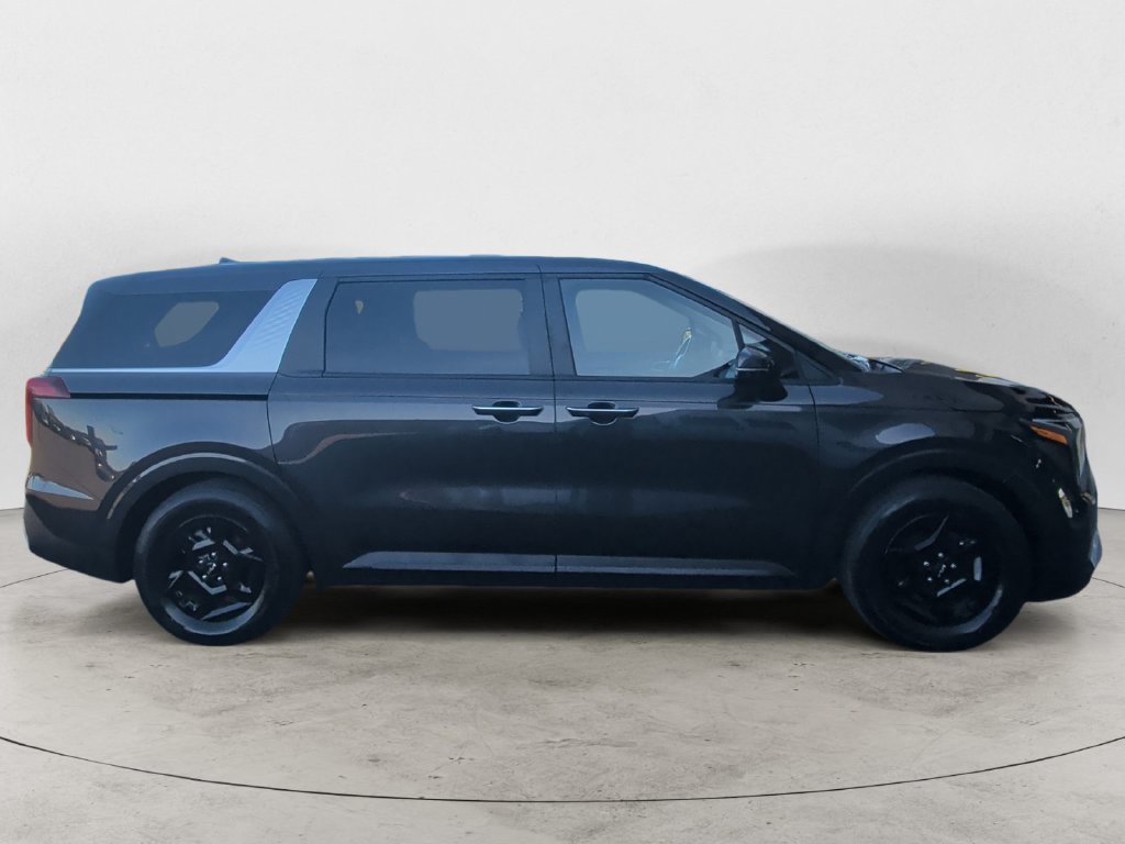 Used 2025 Kia Carnival FWD image 7