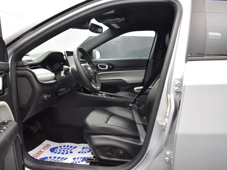 Used 2025 Jeep Compass Limited AWD/4WD image 14