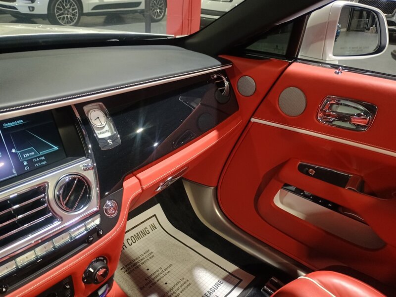 Used 2018 Rolls-Royce Dawn RWD image 19