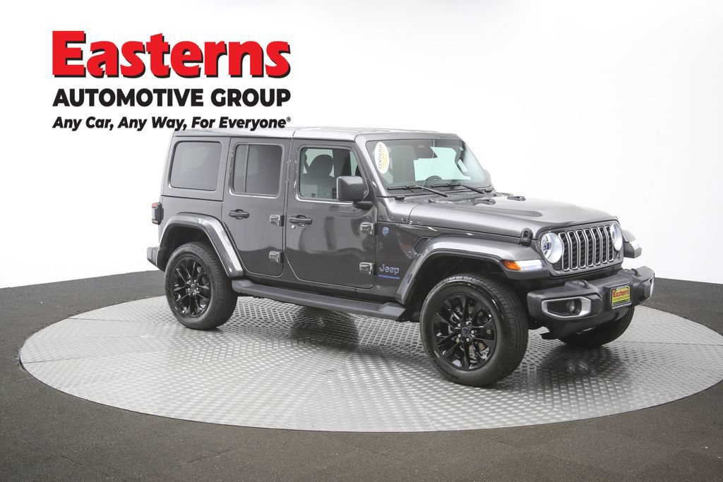 Used 2025 Jeep Wrangler Unlimited Sahara AWD/4WD image 44