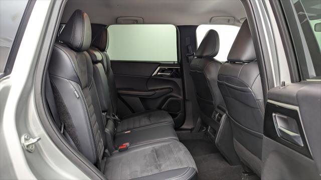 Used 2024 Mitsubishi Outlander SE image 18