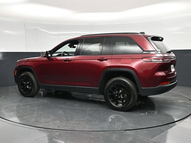 Used 2025 Jeep Grand Cherokee Altitude AWD/4WD image 10