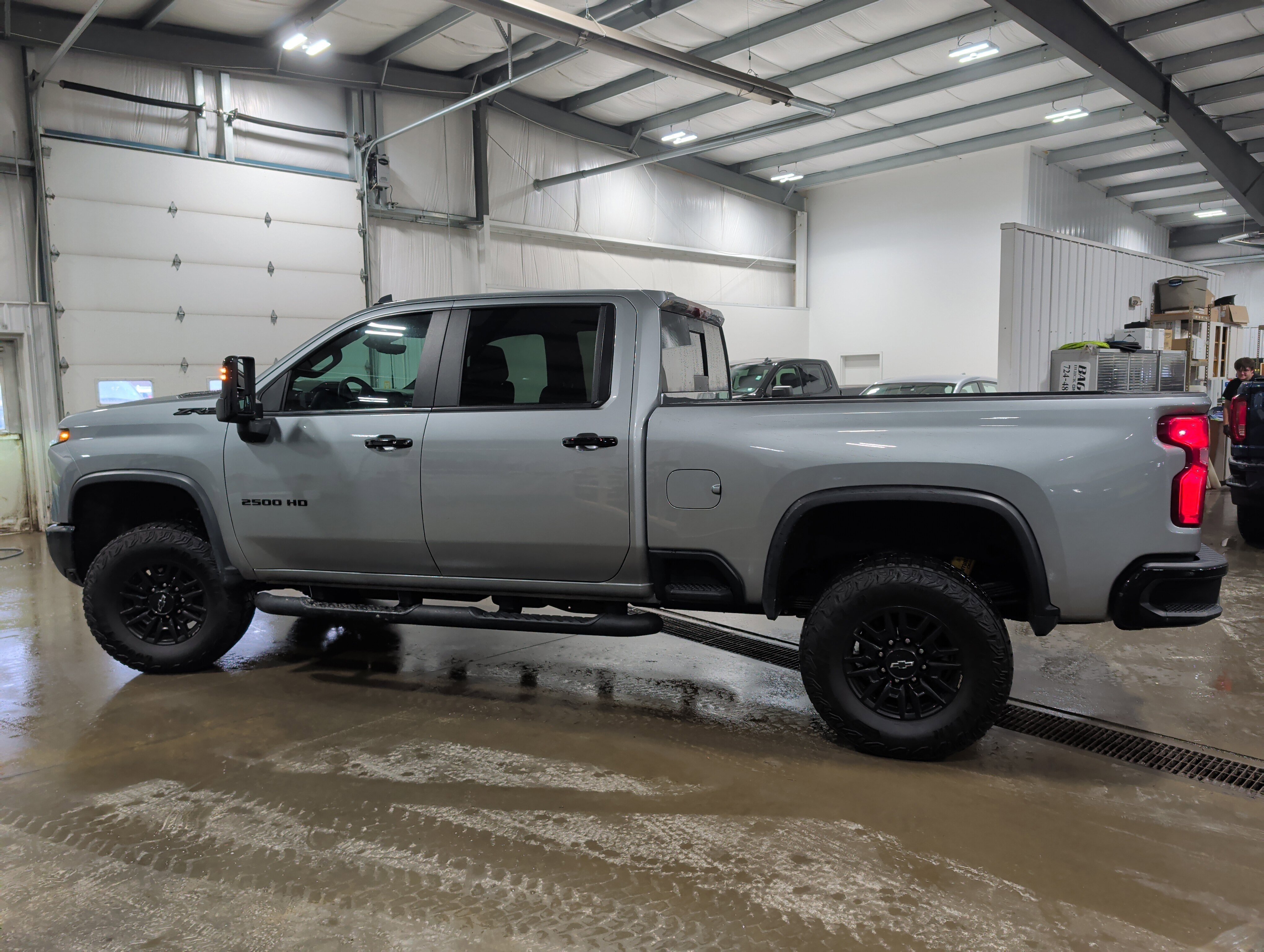 Used 2024 Chevrolet Silverado 2500 ZR2 w/ Technology Package image 5