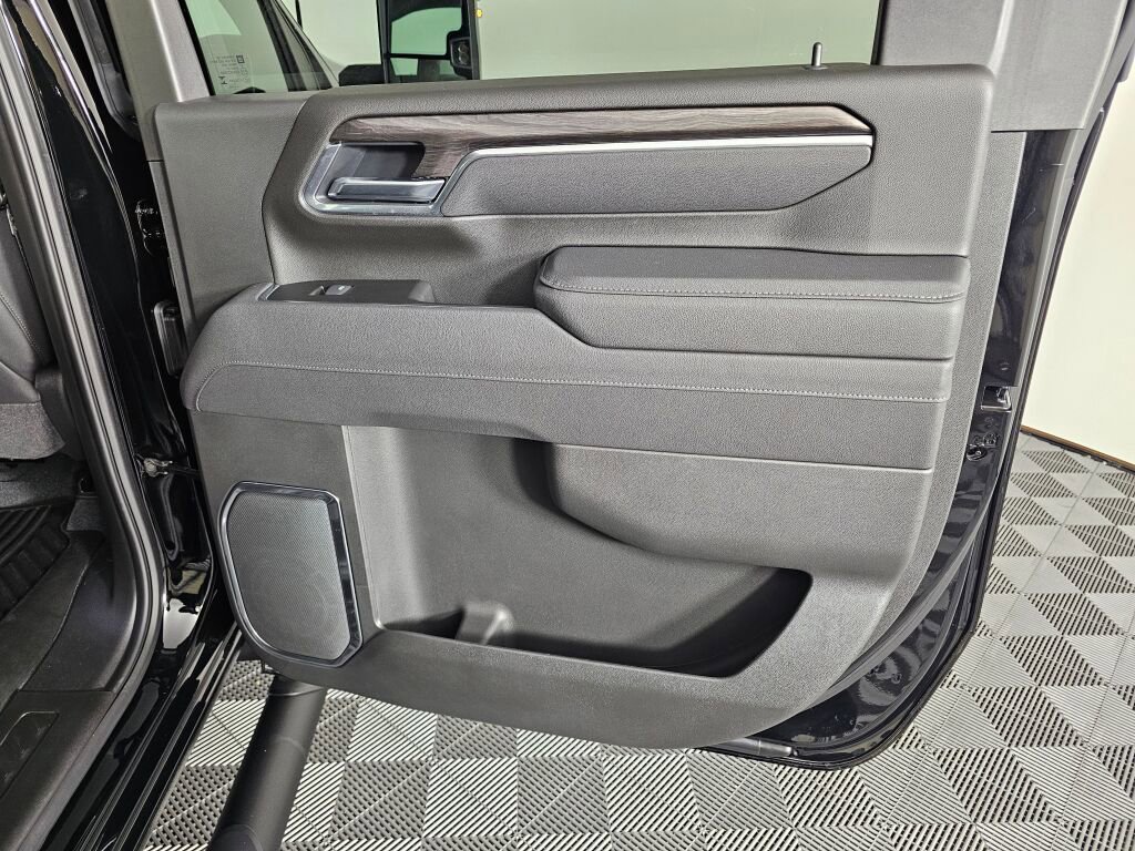 Used 2025 Chevrolet Silverado 3500 LTZ w/ LTZ Plus Package image 35