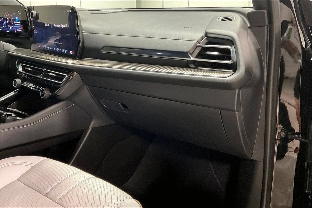 Used 2025 Chevrolet Traverse High Country w/ LPO, Floor Liner Package AWD/4WD image 19