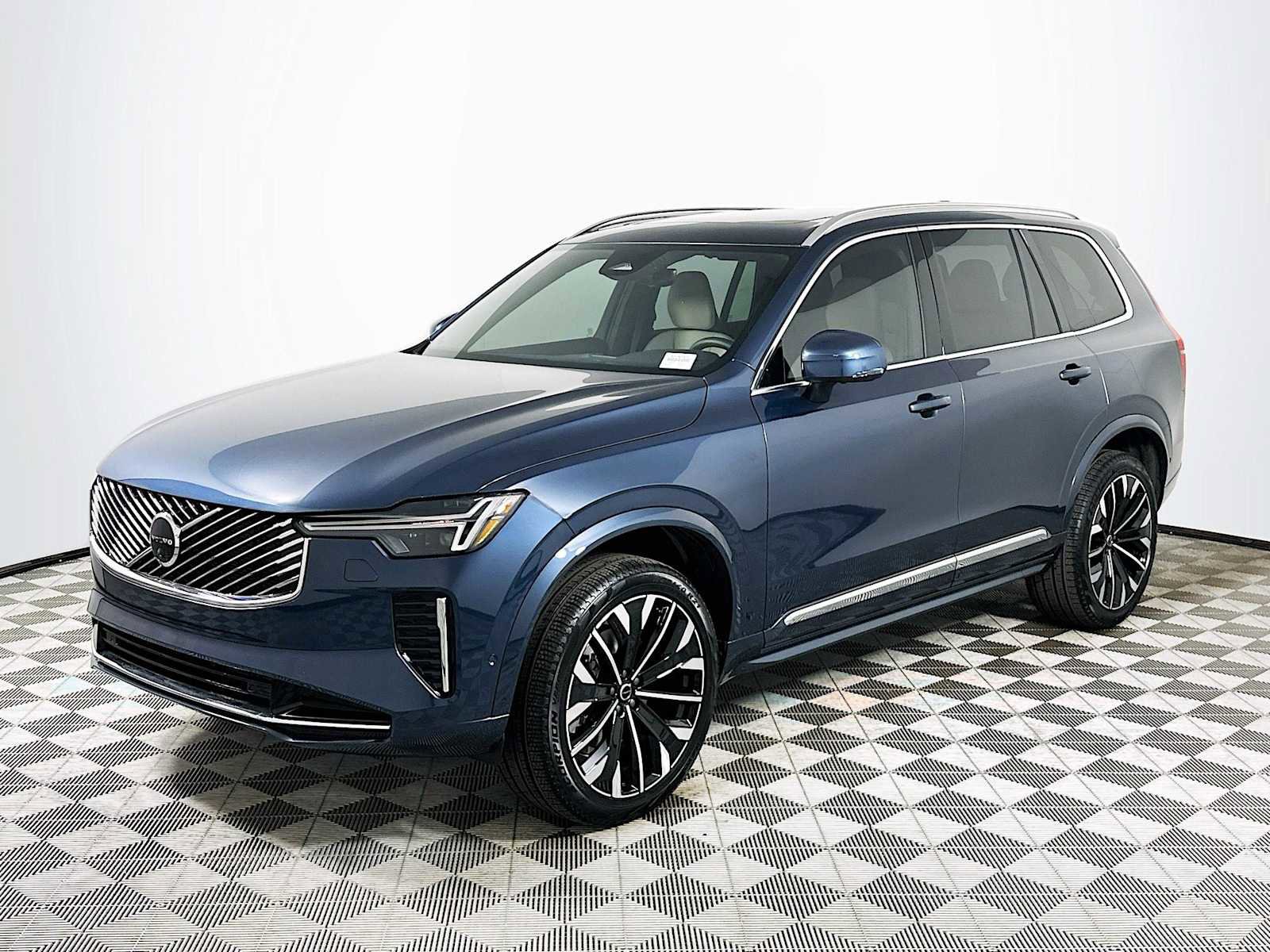 New 2026 Volvo XC90 B6 Plus w/ Protection Package Premier image 3