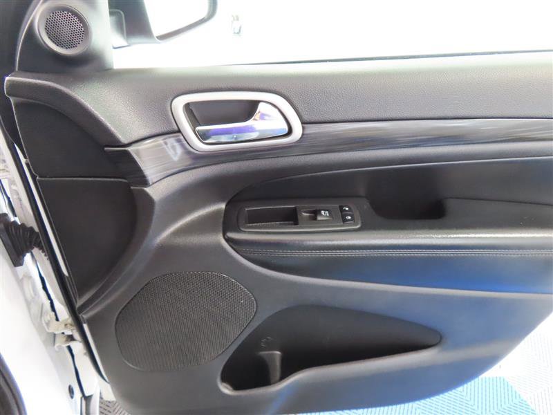 Used 2021 Jeep Grand Cherokee Laredo image 34