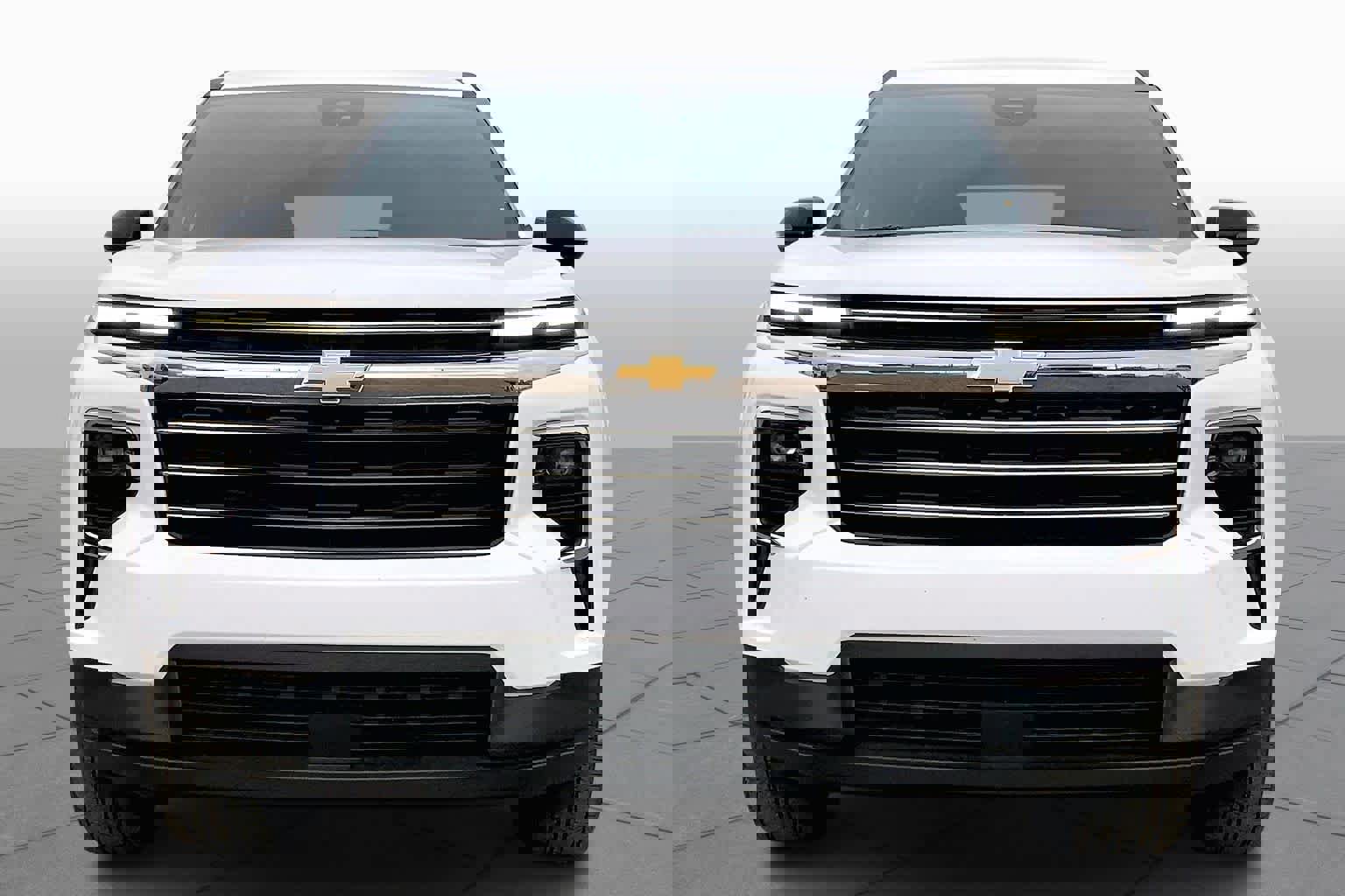 Used 2025 Chevrolet Traverse LT image 3