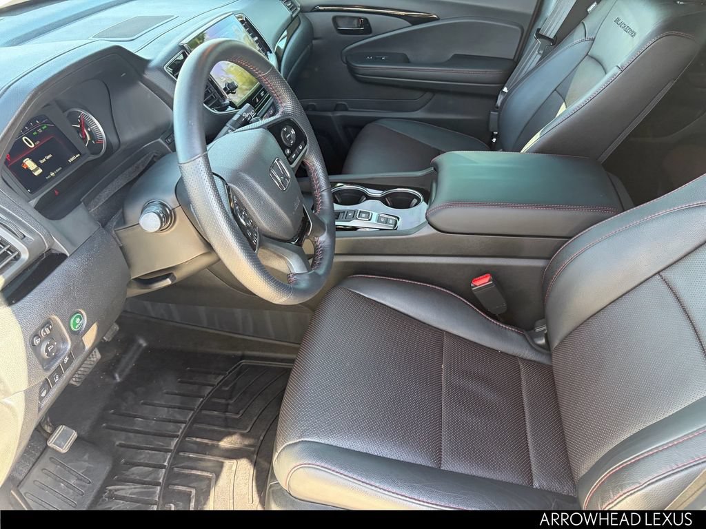 Used 2025 Honda Passport Black Edition image 12