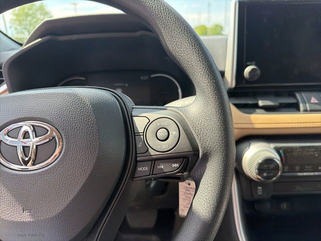 Used 2025 Toyota RAV4 LE AWD/4WD image 22