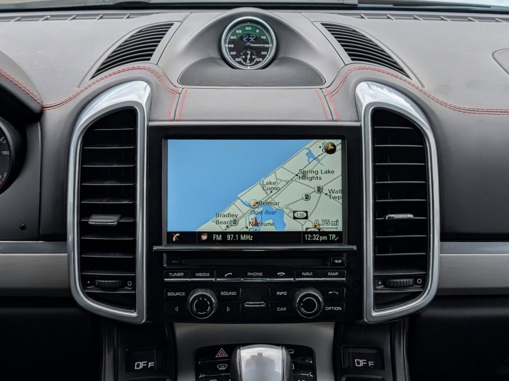 Used 2016 Porsche Cayenne GTS image 18