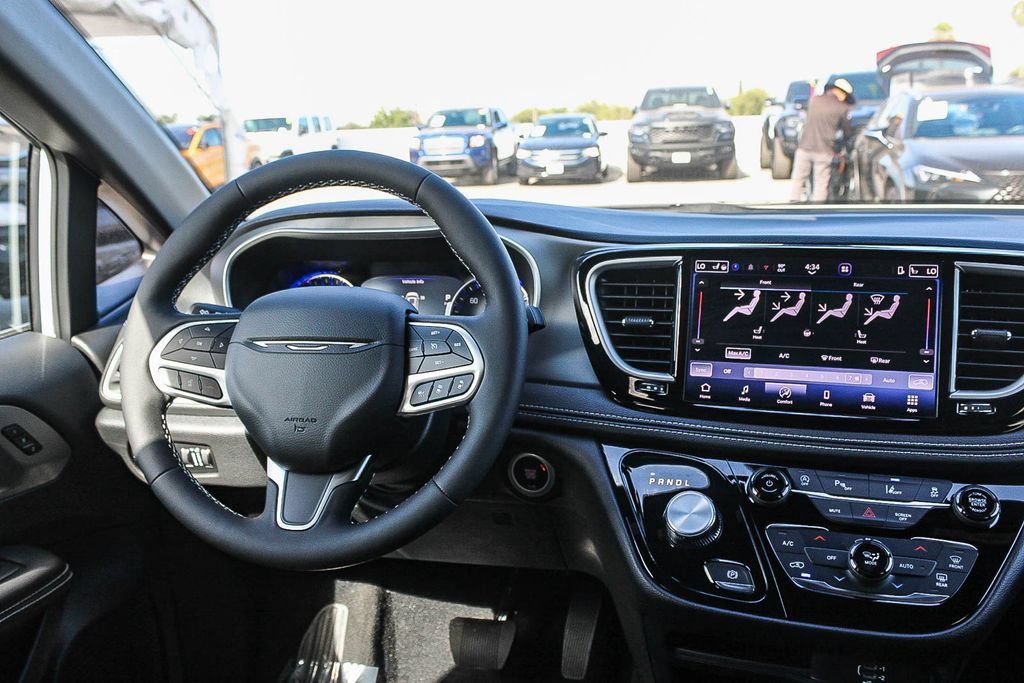 New 2027 Chrysler Pacifica Select FWD image 14