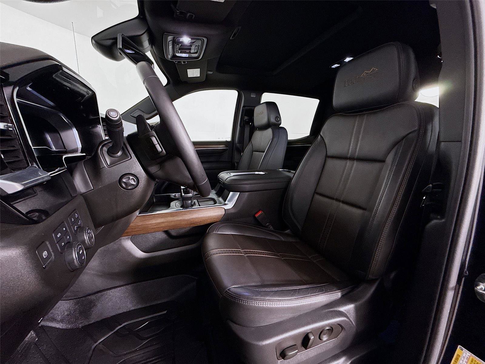 Used 2022 Chevrolet Silverado 1500 High Country w/ High Country Premium Package image 22