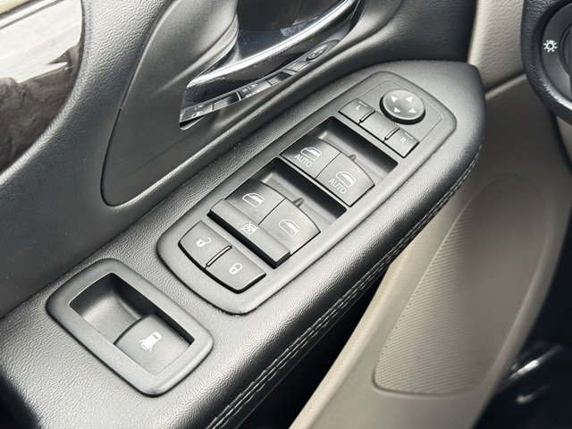 Used 2019 Dodge Grand Caravan SE w/ UConnect Hands-Free Group image 24