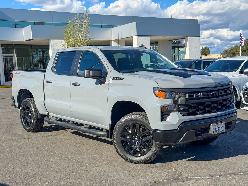 Used 2024 Chevrolet Silverado 1500 Custom Trail Boss w/ Turbomax Blackout Package image 2