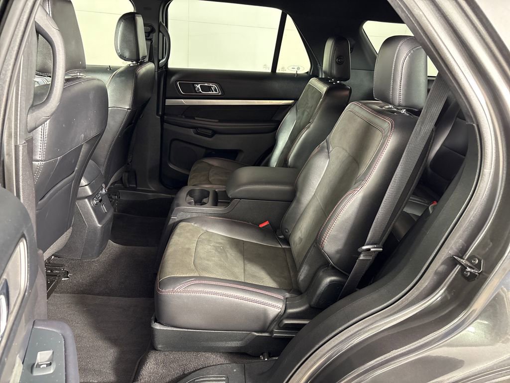 Used 2018 Ford Explorer XLT w/ Equipment Group 202A FWD image 31