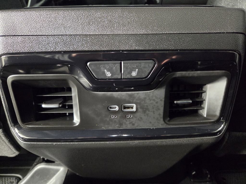 Used 2025 GMC Sierra 2500 AT4 image 28