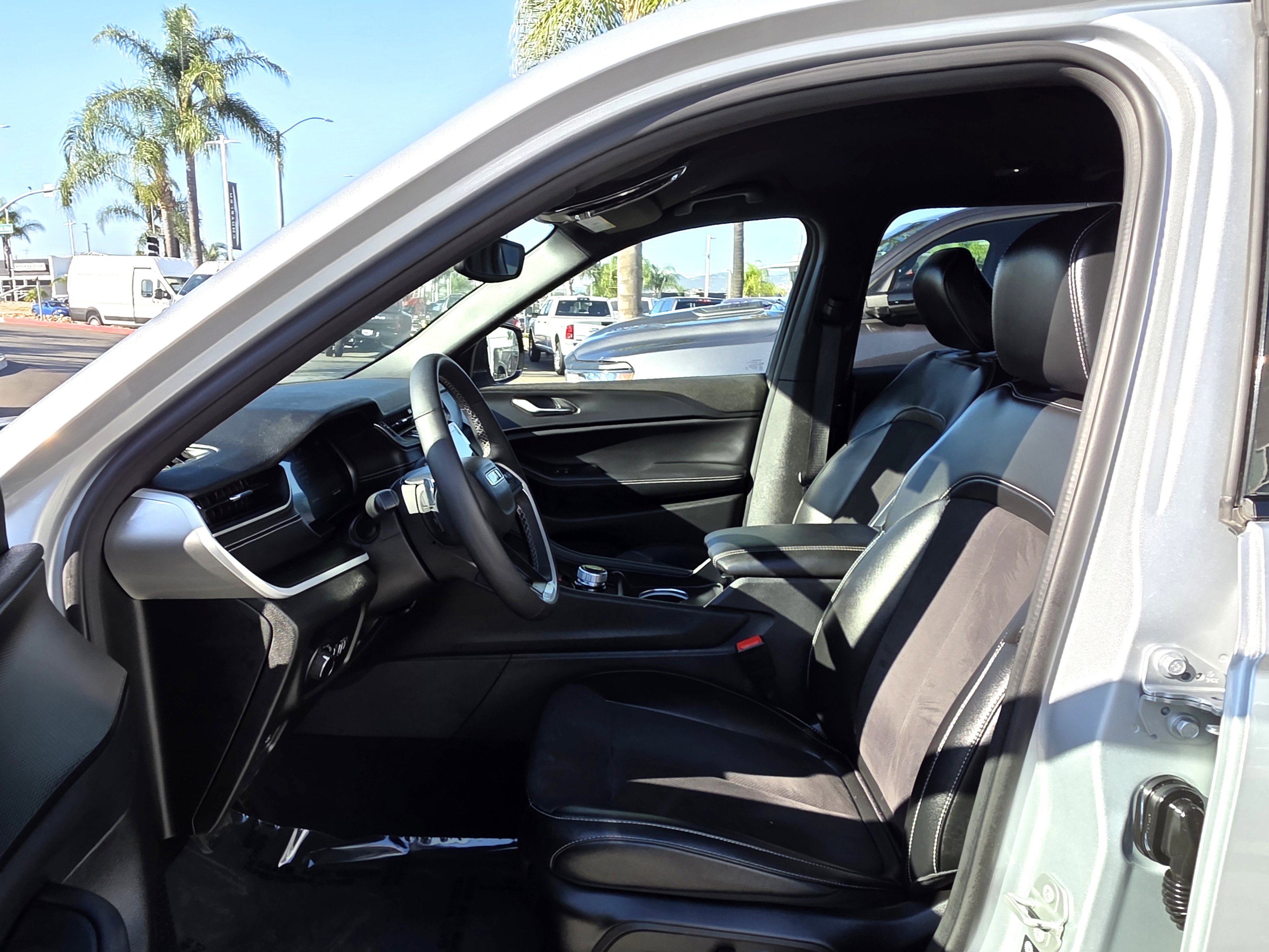 Certified 2024 Jeep Grand Cherokee L Laredo image 20