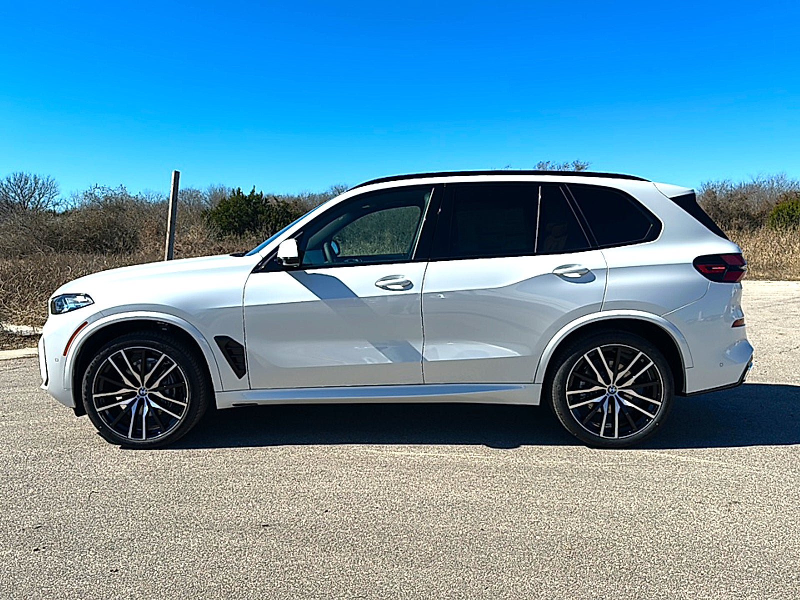 New 2026 BMW X5 xDrive40i w/ M Sport Package AWD/4WD image 5