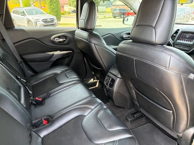 Used 2019 Jeep Cherokee Latitude Plus FWD image 27