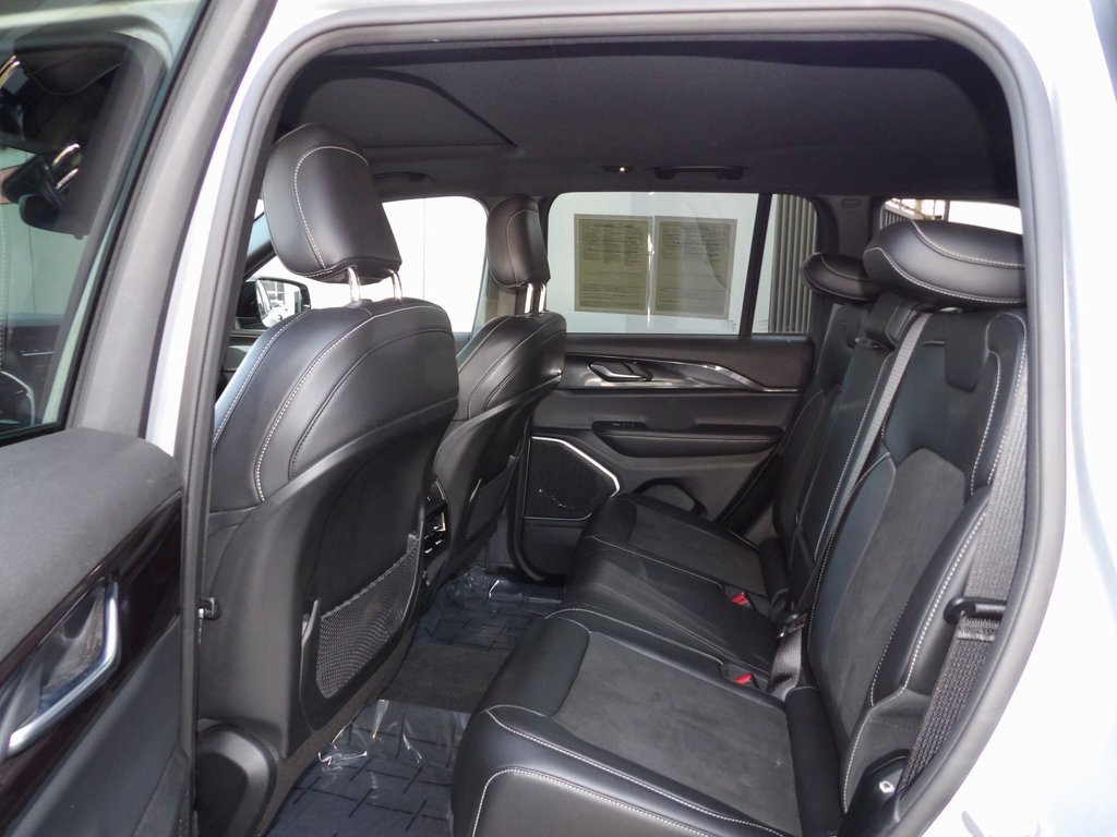 Used 2022 Jeep Grand Cherokee Altitude image 14