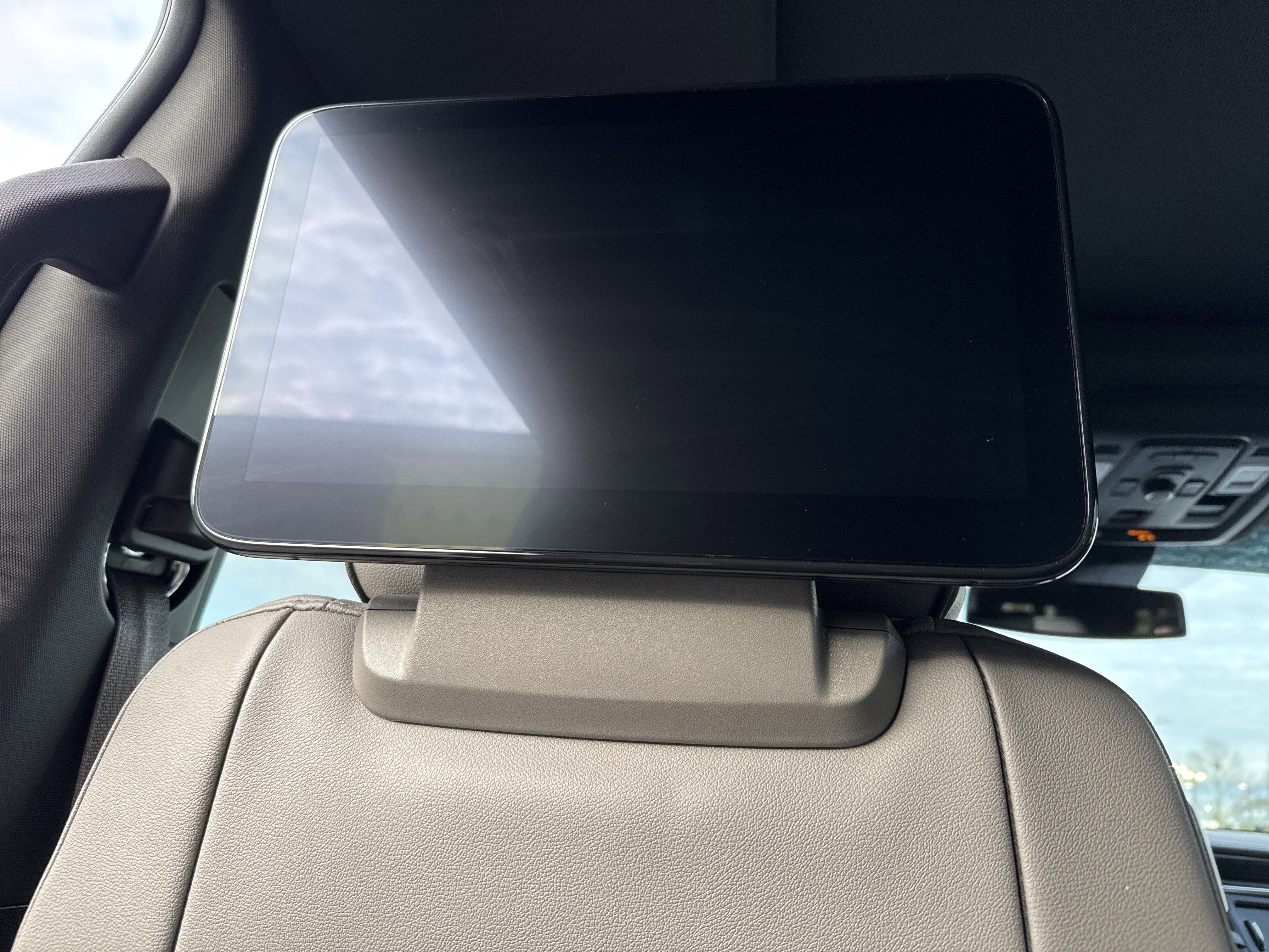 Used 2024 GMC Yukon XL SLT w/ SLT Luxury Package image 31