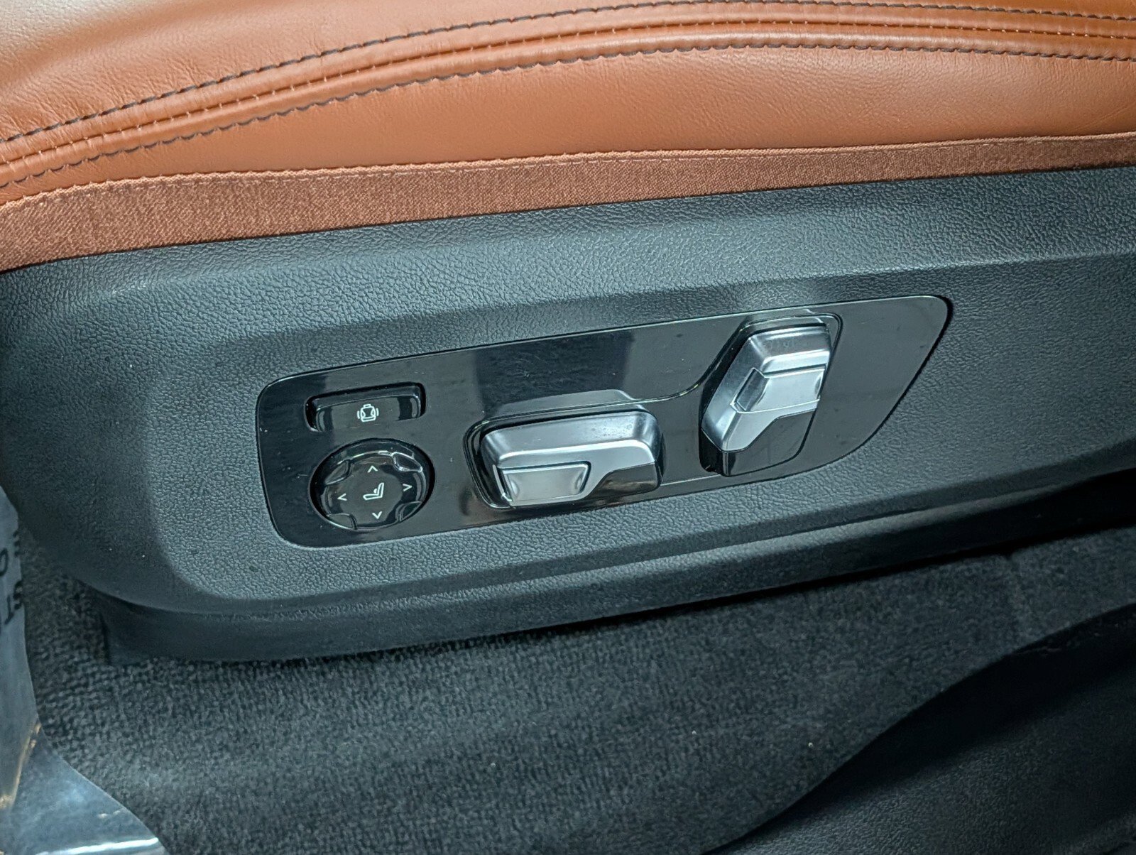 Used 2026 BMW X5 xDrive40i w/ M Sport Package image 11