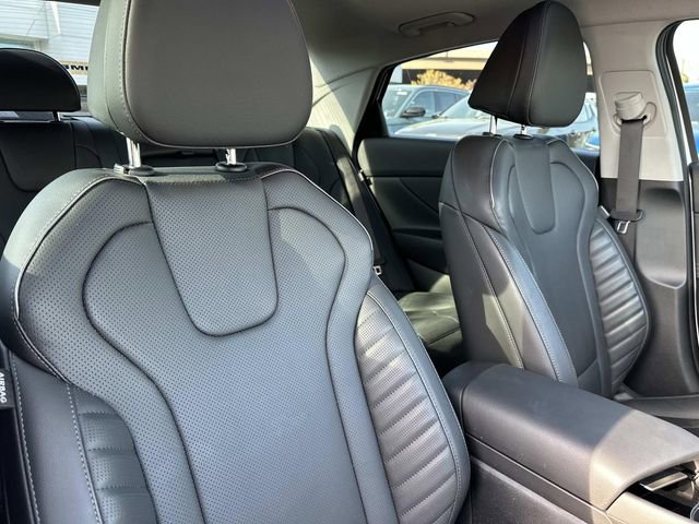 Used 2025 Hyundai Elantra Limited image 12