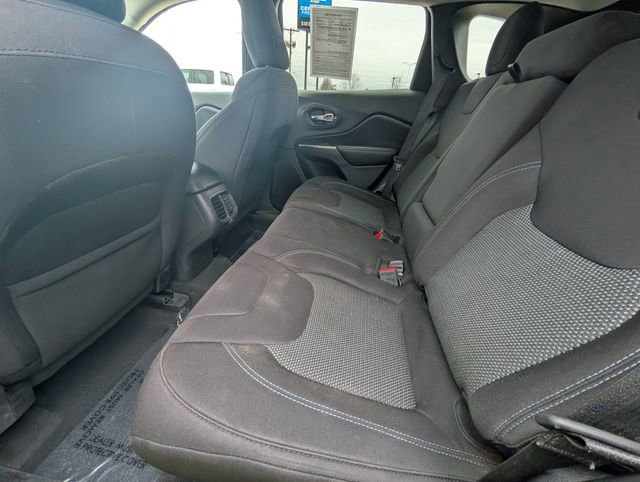Used 2020 Jeep Cherokee Latitude AWD/4WD image 11