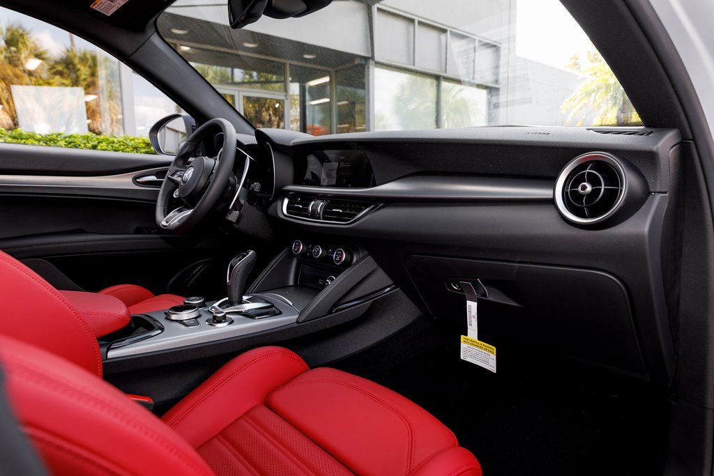 New 2025 Alfa Romeo Stelvio Sprint w/ Veloce Package image 37