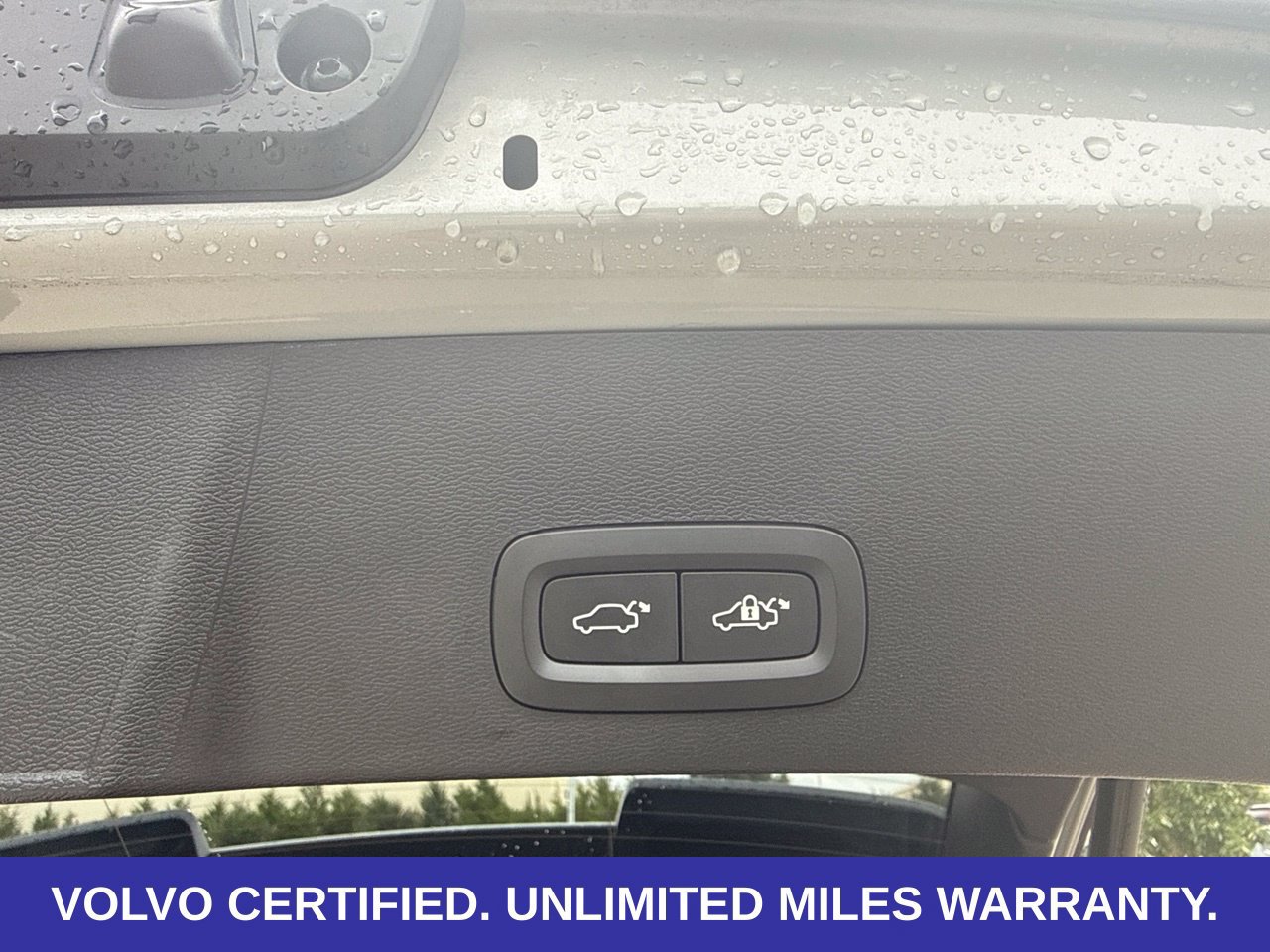 Certified 2024 Volvo XC40 B5 Ultimate w/ Protection Package Premier AWD/4WD image 15