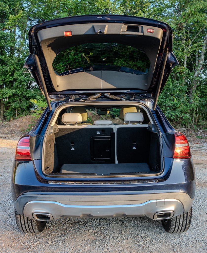 Used 2018 Mercedes-Benz GLA 250 4MATIC w/ Premium Package image 9