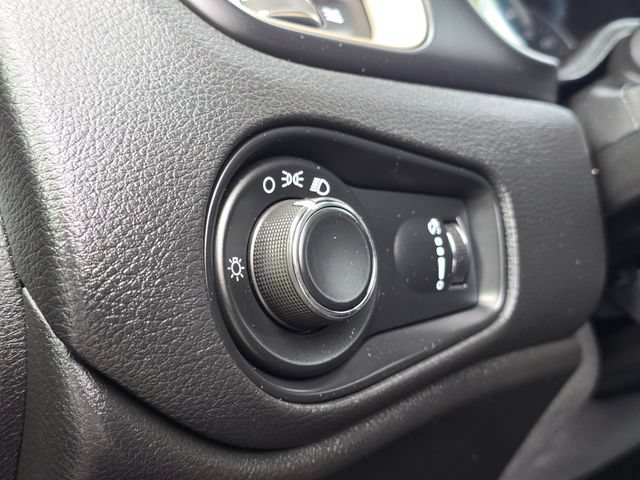 Used 2015 Jeep Renegade Sport w/ Power & Air Group AWD/4WD image 23