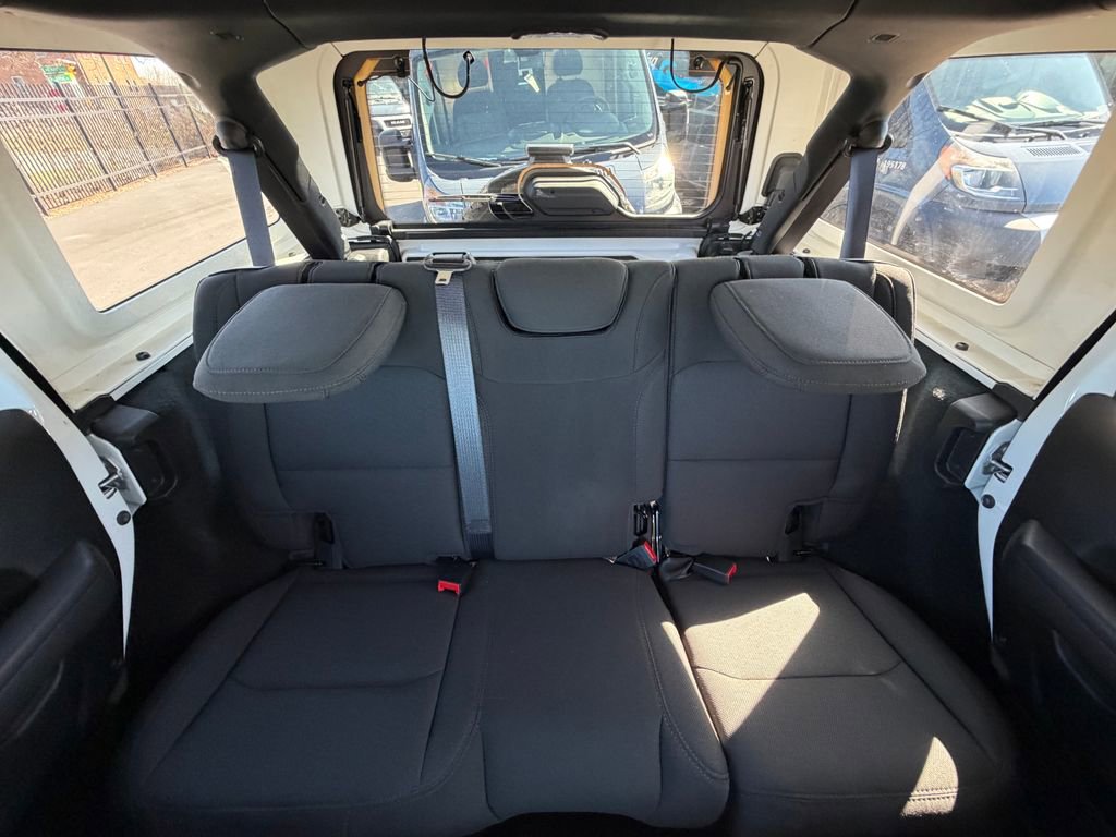 Used 2022 Jeep Wrangler Unlimited Sport w/ Technology Group image 16