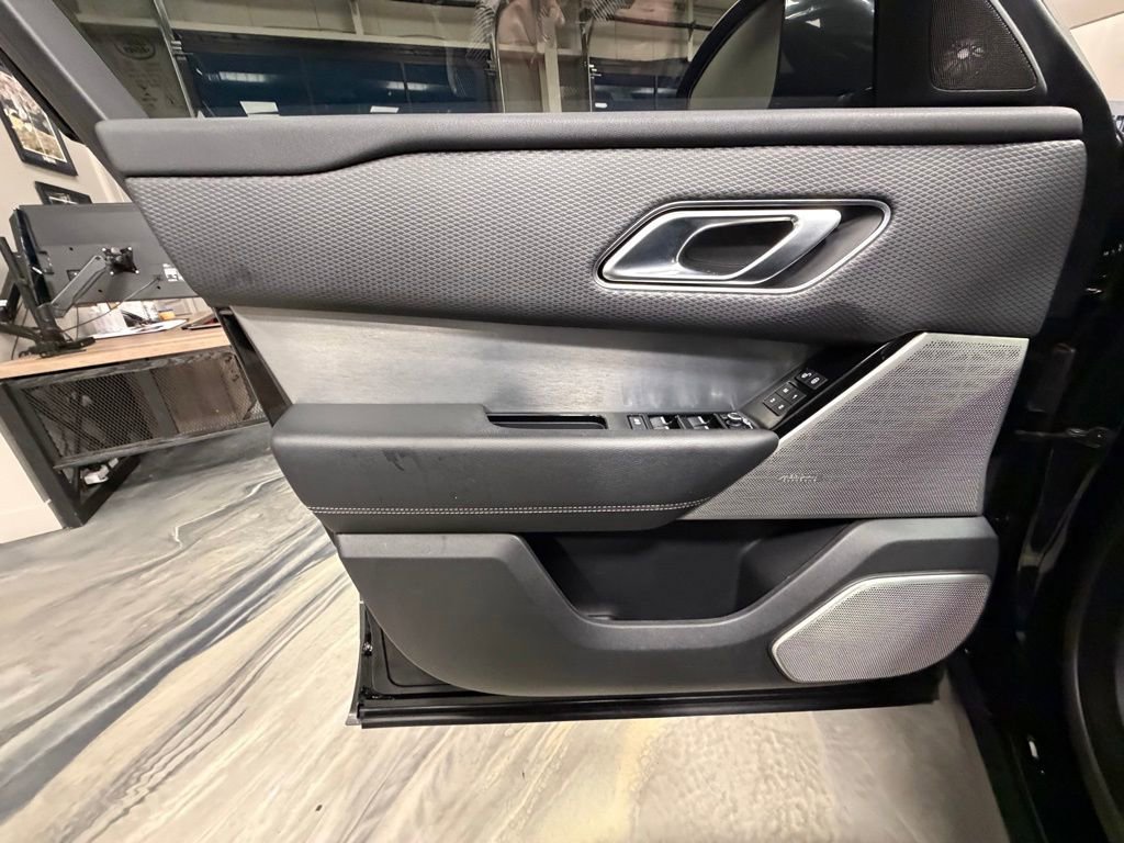 Used 2019 Land Rover Range Rover Velar R-Dynamic SE image 53