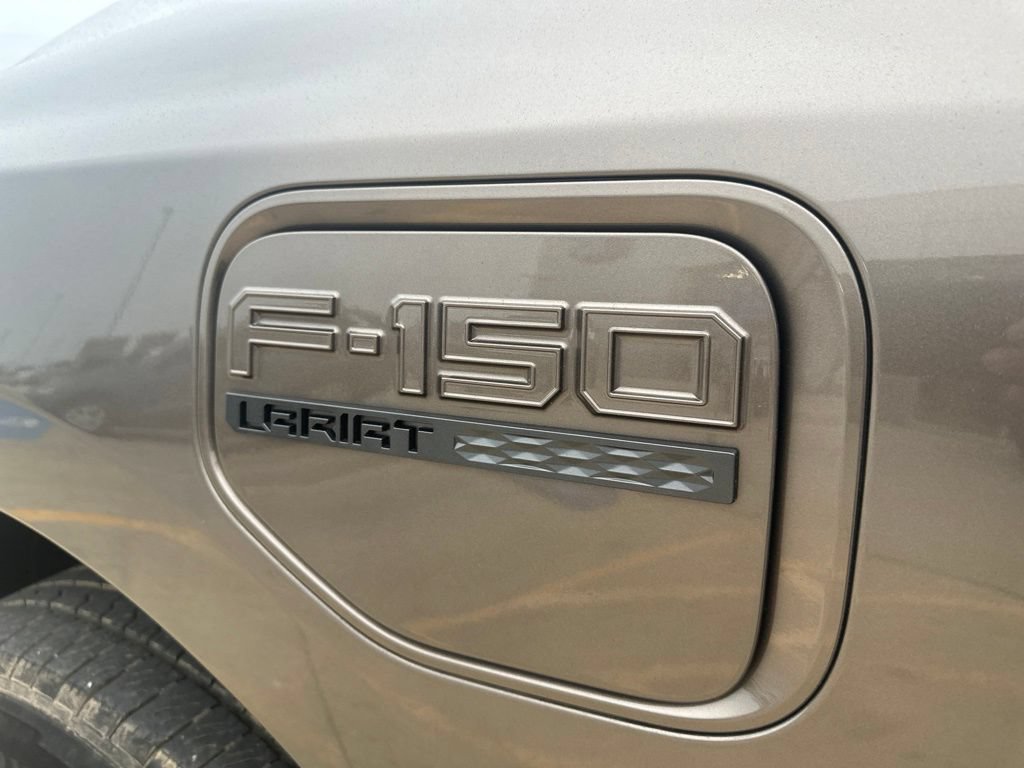 Used 2023 Ford F150 Lightning Lariat AWD/4WD image 40