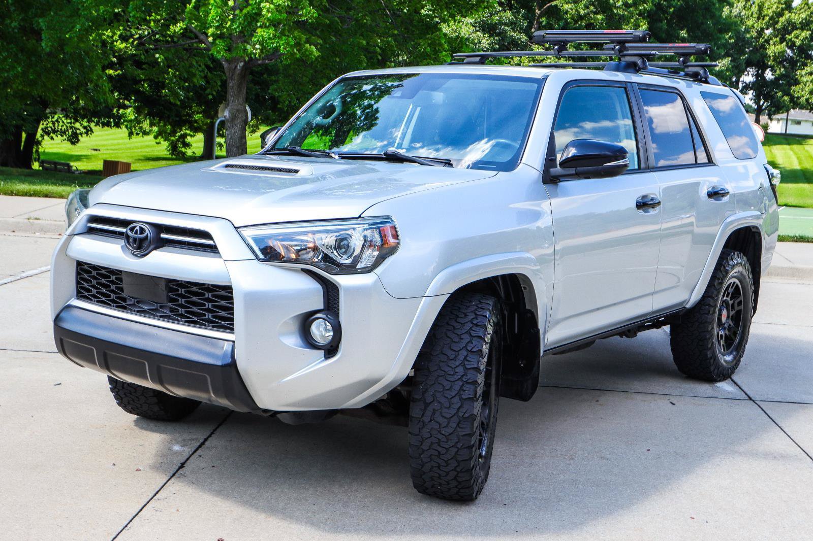 Used 2020 Toyota 4Runner Venture w/ Moonroof Package AWD/4WD image 3