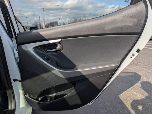 Used 2013 Hyundai Elantra Limited image 18
