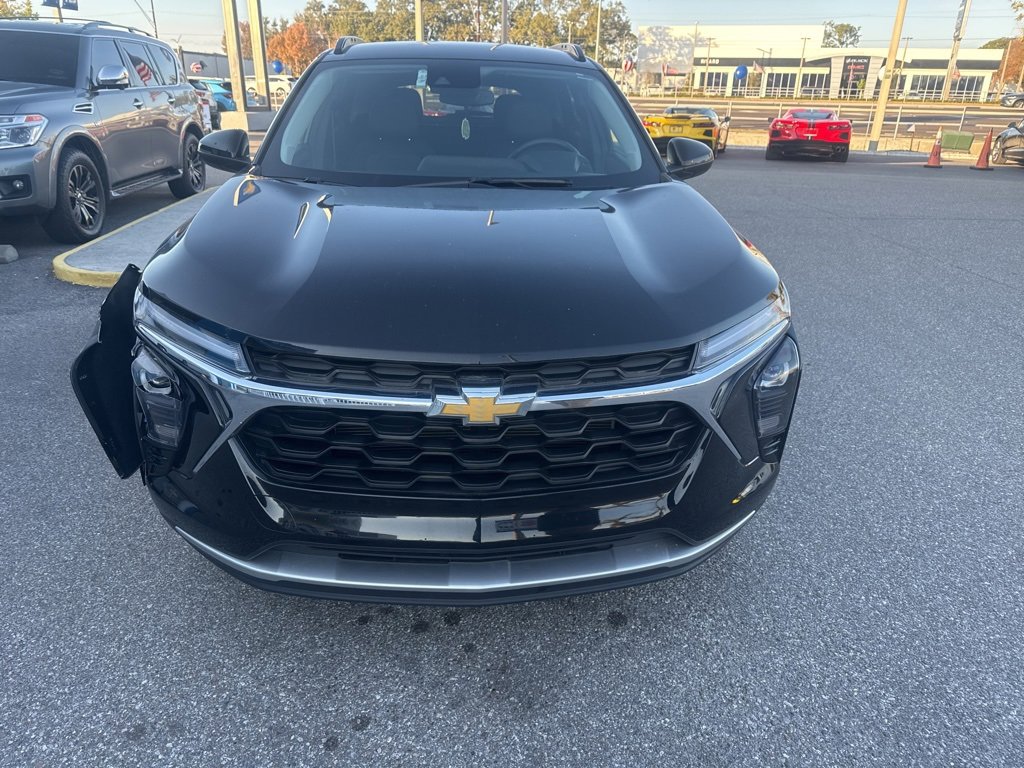 Used 2024 Chevrolet Trax LT w/ LT Convenience Package image 2