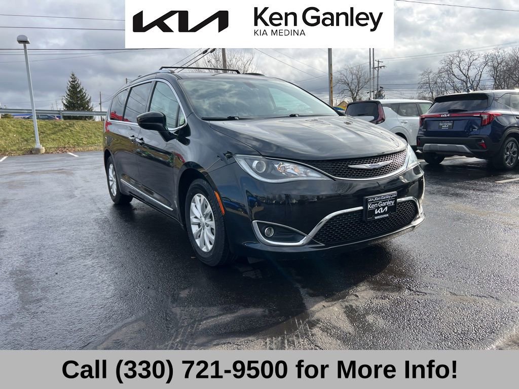 Used 2018 Chrysler Pacifica Touring-L w/ Premium Audio Group image 5
