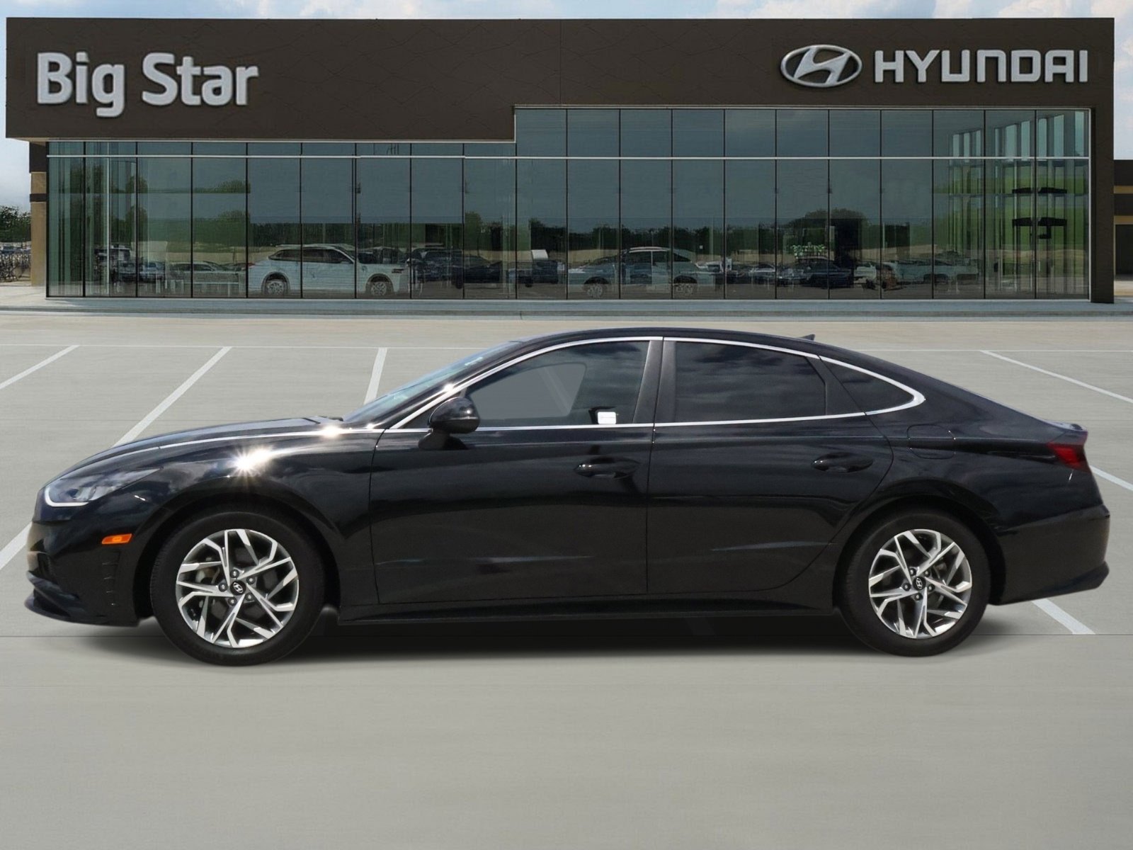 Used 2022 Hyundai Sonata SEL w/ Cargo Package FWD image 2