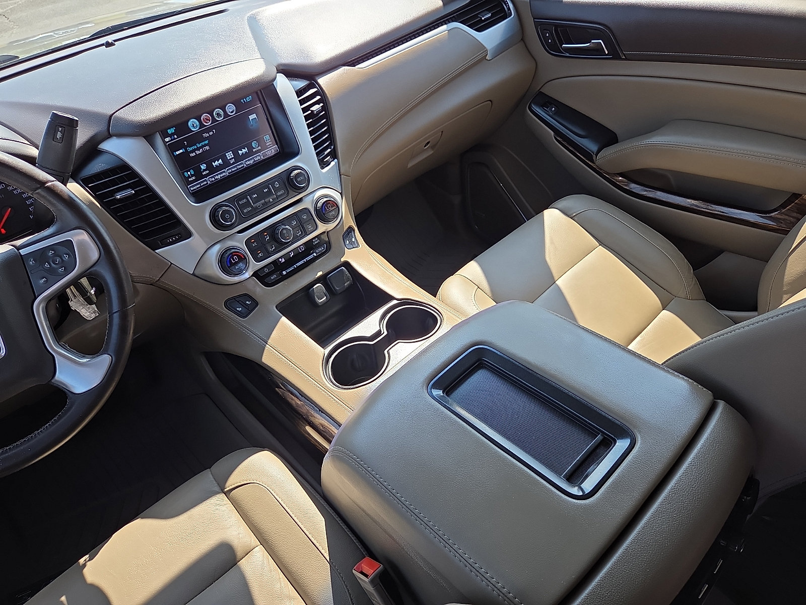 Used 2019 GMC Yukon SLT w/ HD Trailering Package AWD/4WD image 14