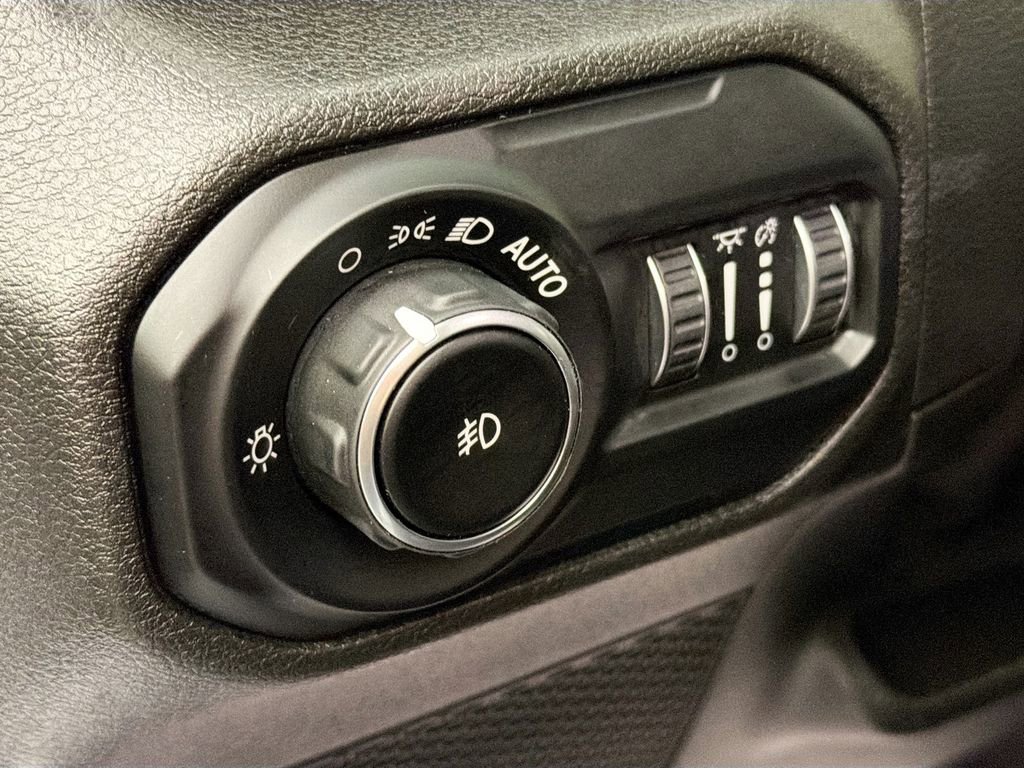 Used 2021 Jeep Wrangler Unlimited Sahara image 10