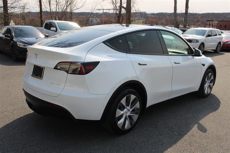 Used 2022 Tesla Model Y Long Range image 8